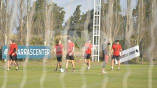 Eduardo Domínguez ya piensa en el equipo que jugará por Copa Santa Fe