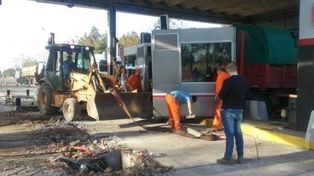 Ruta 11: comenzaron a desmantelar el peaje en Reconquista