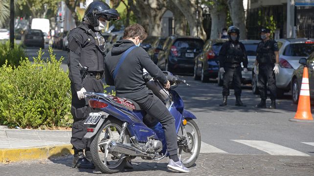 La policía provincial tendrá más atribuciones en los controles de tránsito. El gobierno piensa que así se desalentarán los delitos cometidos en motos. 