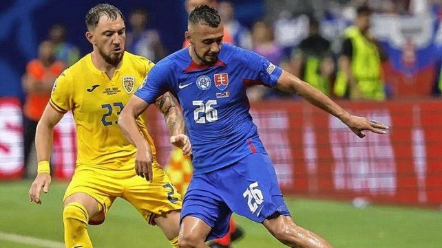 Rumania y Eslovaquia festejaron un empate que puso a ambos en los octavos de final de la Eurocopa.