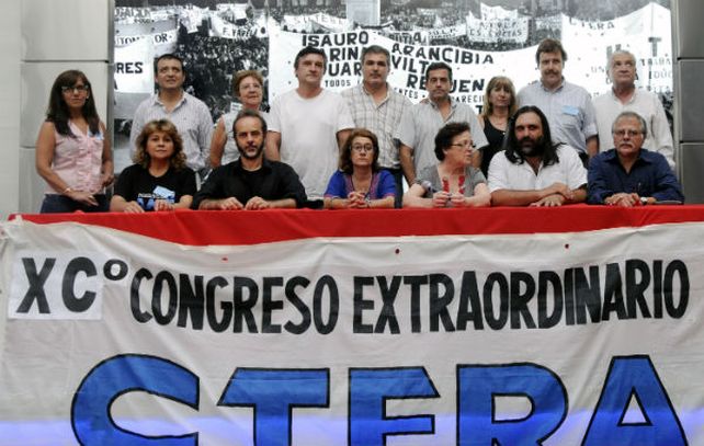 Docentes nacionales lanzaron un paro por 24 horas para el lunes
