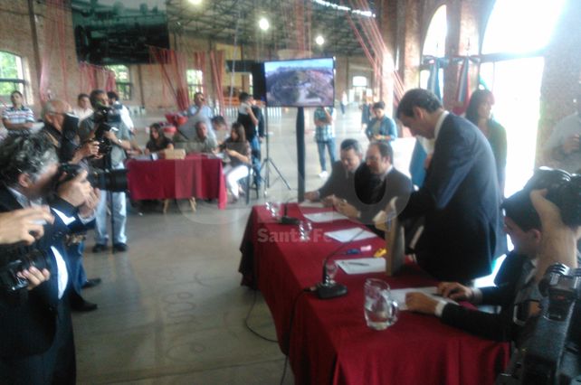Randazzo anunció la implementación del sistema Metrobús en la avenida Blas Parera