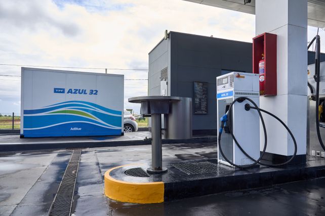 Azul 32 ya se carga por surtidor en 80 estaciones de servicio YPF