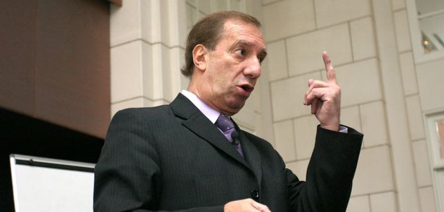 Bilardo: Una mujer no puede vestirse como quiera