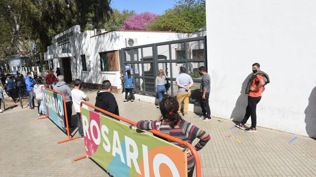 La cola en el Hospital Carrasco para consultas por síontomas de coronavirus.