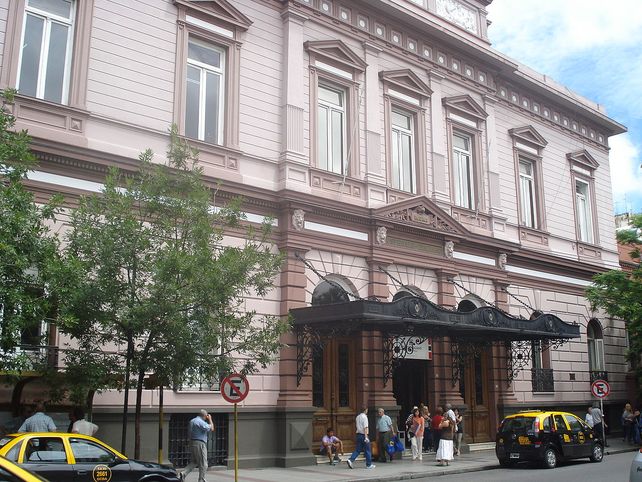 Hospital Italiano de Buenos Aires. Estas transferencias de dedos de pies a manos se hacen en la región sólo en Argentina.
