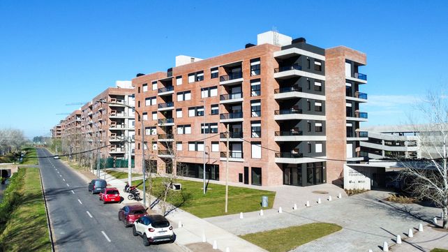 Ubicado en avenida Miglierini 624