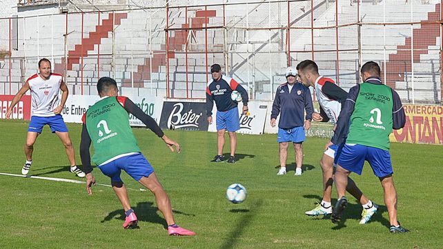 Cervilla dirigió su primera práctica. Hubo trabajo de ataques y defensas