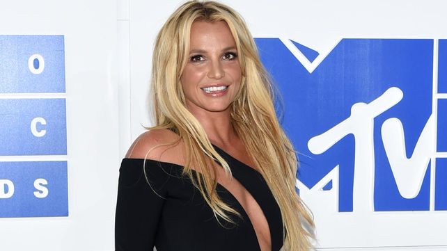 El blooper de Britney Spears que se le cayó el vestido en pleno show