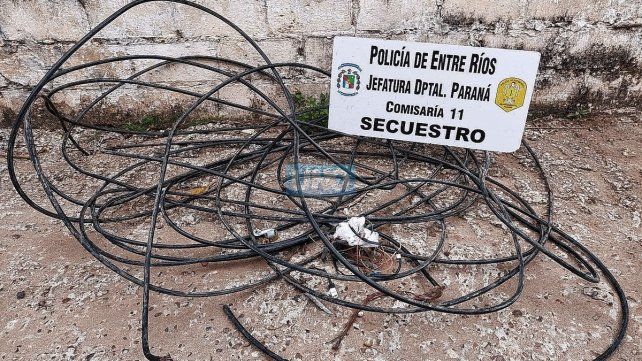 Estaba robando cables y evitó ser detenido mordiendo un policía