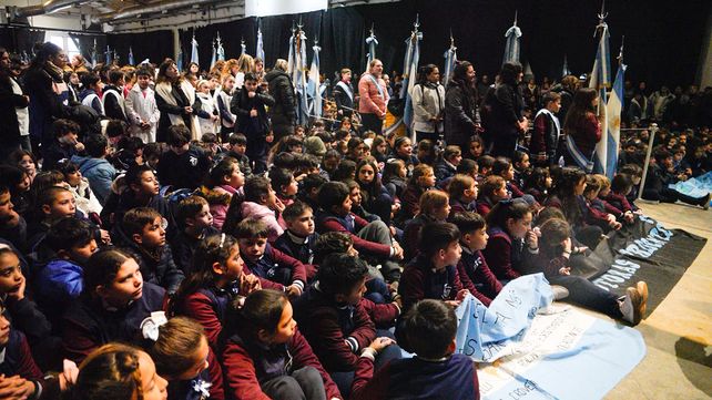 La promesa de lealtad a la bandera se mudó este jueves en Rosario por mal tiempo