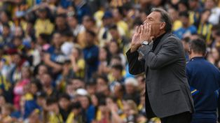 En los últimos tres partidos fuera del Gigante, Russo paró un equipo con tres centrales en el fondo.