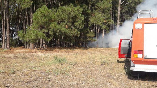 Bomberos Voluntarios de Ceibas acudieron el sábado y el domingo a apagar incendios en la estancia La Pellegrina. El lugar reportó al menos 15 en la temporada&nbsp;
