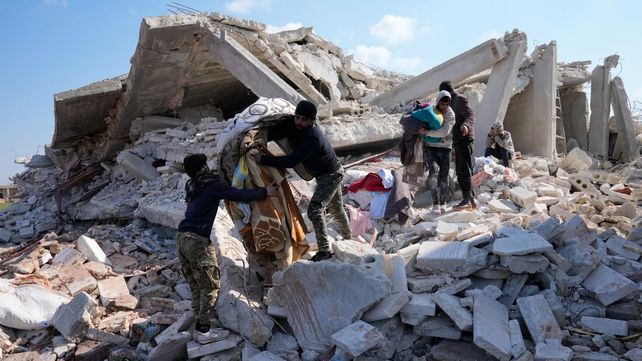 A 6 días del terremoto, ya son 33 mil los muertos en Siria y Turquía