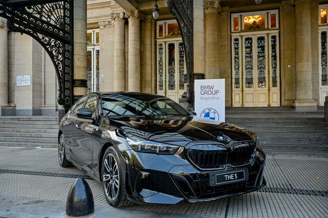 El nuevo BMW Serie 5 arriba en versión 550e xDrive