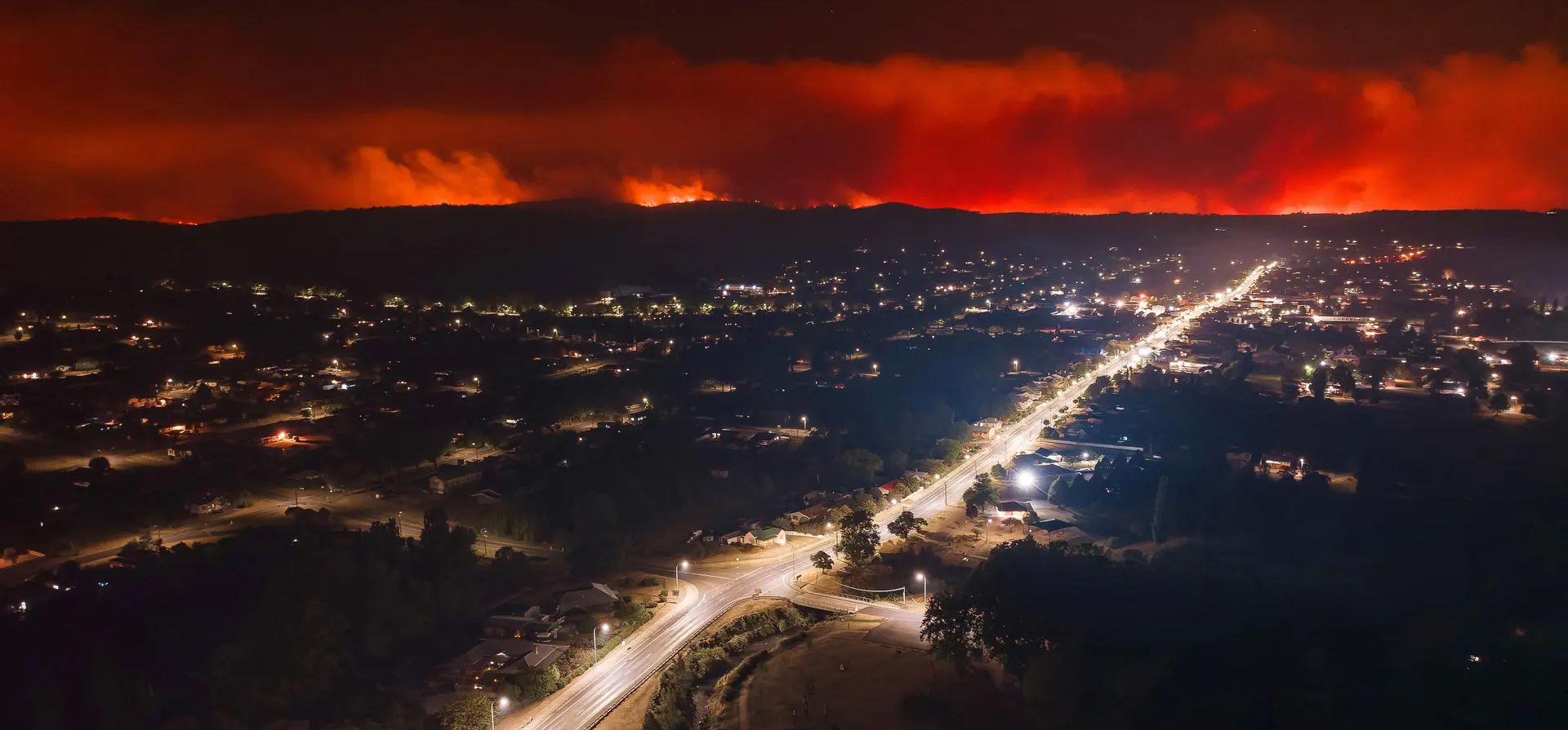 Incendios forestales vistos en la distancia alrededor de la ciudad de Tenterfield, en el norte de Nueva Gales del Sur, Tenterfield, Australia. Fotografía: Reuters Incendios forestales vistos en la distancia alrededor de la ciudad de Tenterfield, en el norte de Nueva Gales del Sur, Tenterfield, Australia. Fotografía: Reuters