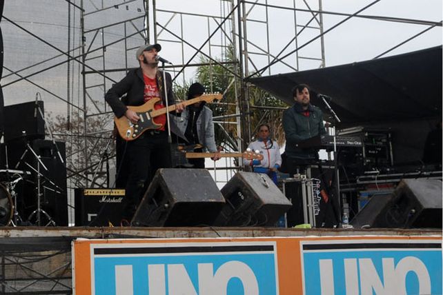El Primavera Rock 2013 hizo vibrar la costanera santafesina