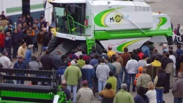 Córdoba: los dejaron salir antes para ver el partido de la Selección y luego les mandaron telegramas de despido