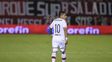 El volante rojinegro subasta la primera camiseta que usó en la primera de Newells para ayudar a Santino Escoz.