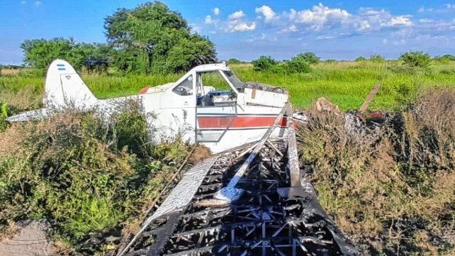 La avioneta se estrelló durante la mañana de este sábado en un campo