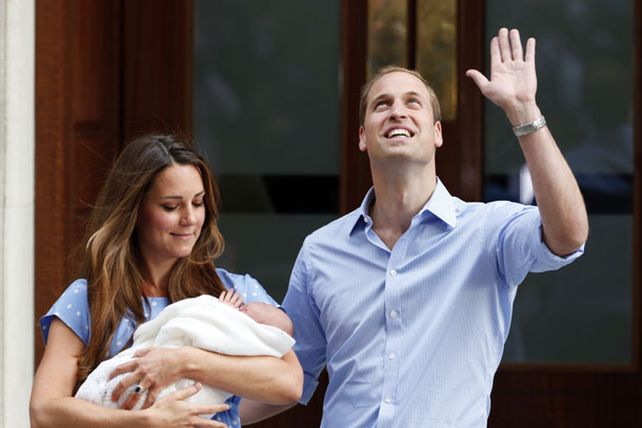 Kate Middleton y el príncipe Guillermo presentaron al bebé Real