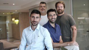 Gonzalo Capra, adelante, junto a parte del directorio de Life Desarrollos: Santiago Feely, Bruno Coloccini y Roberto Tettamanti.