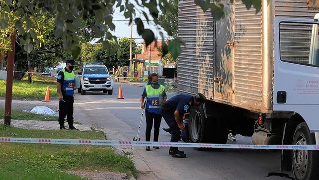 Paraná: un hombre de 80 años fue embestido por un camión y falleció