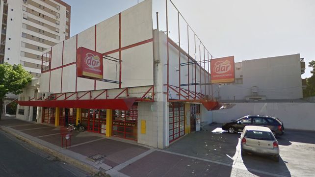 Durante los festejos de Año Nuevo entraron a robar un supermercado DAR