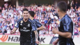Real Madrid hizo lo suyo y alcanzó a Barcelona con un partido menos