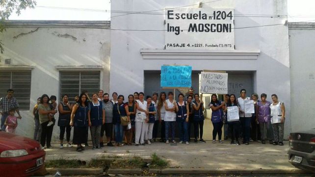 La Escuela 1.204 conserva el cargo docente cuestionado