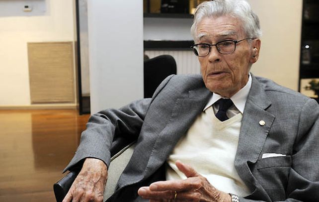 Mario Bunge vino a Rosario para dar dos conferencias. Sigue firme en su lucha contra el pensamiento postmoderno.