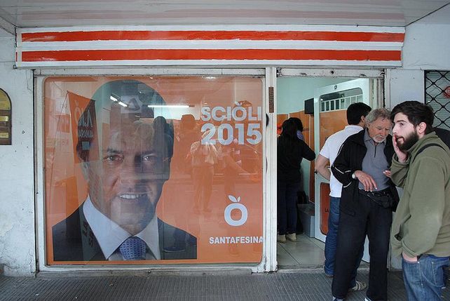 La puesta en marcha de un local de la Ola Naranja