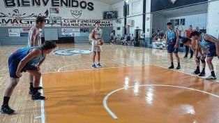 Diego Collomb tuvo una noche extraordinaria, al anotar 54 puntos, en la victoria de Almagro sobre Banco por la segunda final U21.