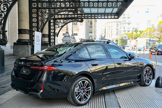 La octava generación del BMW Serie 5 conserva el característico diseño elegante y deportivo