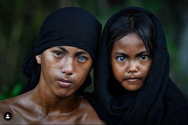 Por una mutación genética, una tribu de Indonesia sorprende por sus ojos azules