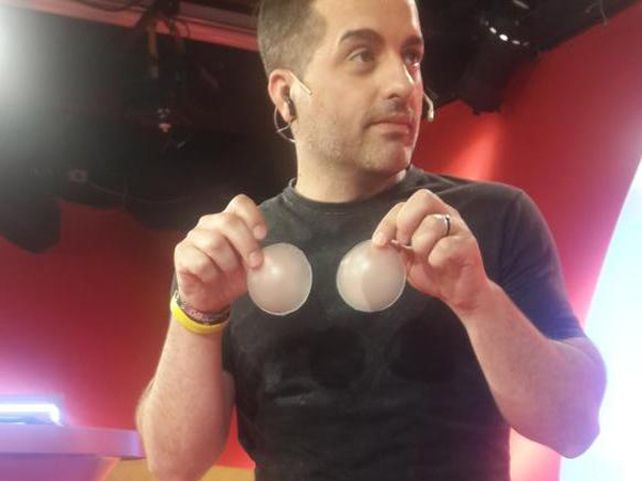 Coki Ramirez tuvo un problema de vestuario y la escracharon