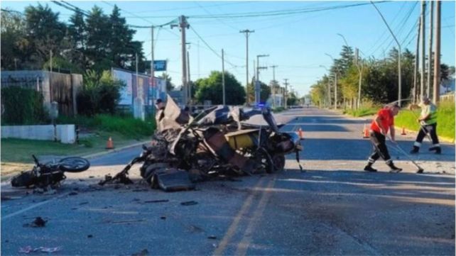 Video: un muerto y nueve heridos en un impactante choque frontal entre un auto y un colectivo