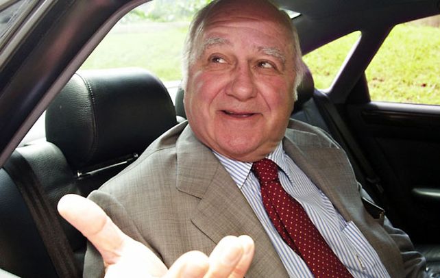 La presidenta Cristina relevó de guardar secreto al ex jefe de la Side de Menem