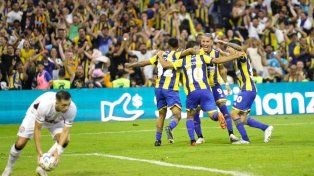 Nacho Malcorra celebra el gol de penal para el 2 a 0 de Central.