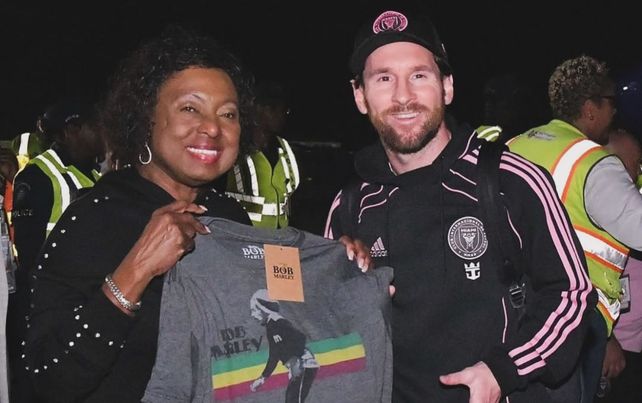 Lionel Messi fue recibido con una remera de Bob Marley en su arribo a Jamaica junto a Inter Miami.