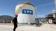 respiro para argentina: frenaron el fallo que ordena entregar el 51% de las acciones de ypf