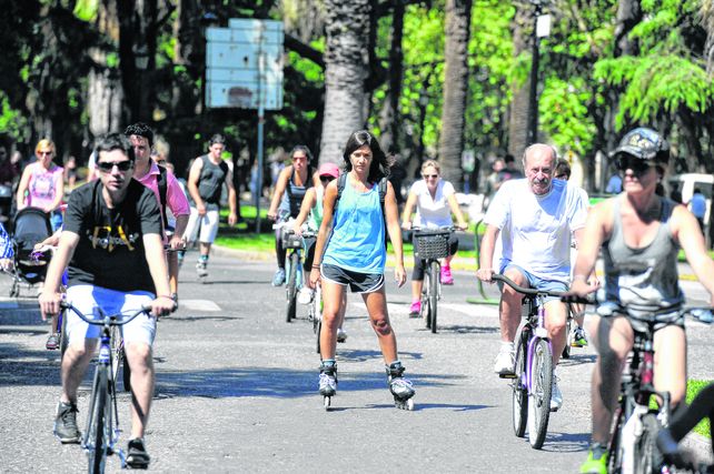 más espacio recreativo. Los domingos suman atractivos en la ciudad.