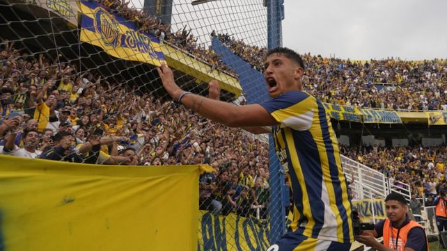 Véliz convirtió el 2-1 del canalla pero terminó enojado con el arbitraje tras el empate xeneize.