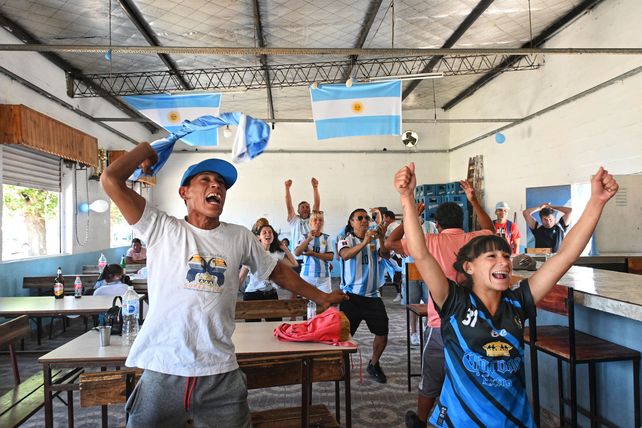 La conmovedora vuelta olímpica en Villa Fiorito, el barrio que vio nacer a Maradona