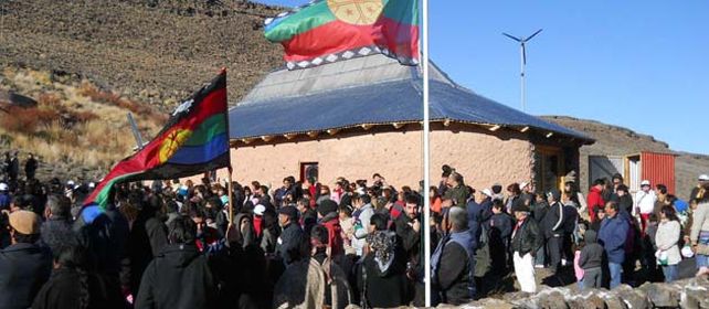 El centro fue levantado con 40 toneladas de ceniza recogidas por 50 voluntarios de la región.