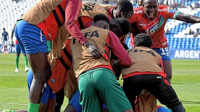 Gambia complicó a Francia y se metió en octavos de final
