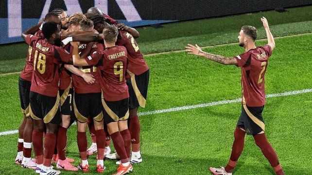 Bélgica le ganó a Rumania y los cuatro elencos del Grupo E llegan con chances de clasificar a la última fecha.