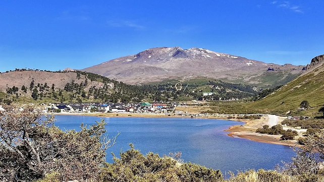 Caviahue destaca por su belleza, naturaleza y paisajes únicos en la Patagonia argentina. Caviahue destaca por su belleza, naturaleza y paisajes únicos en la Patagonia argentina.
