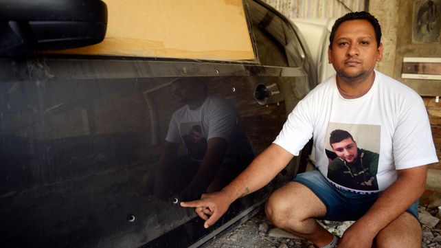 Recuerdo. El hermano de David Campos conserva el vehículo en el cual viajaban las víctimas y fue tiroteado.
