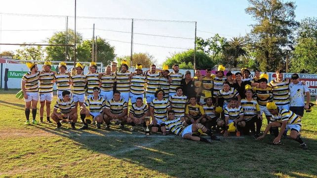 Los jugadores de Camatí festejando el campeonato en la Primera División.